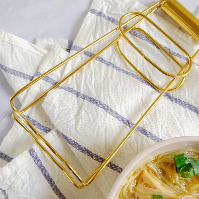 Harriet and Co Gold Vintage Style Plate and Bowl Clip