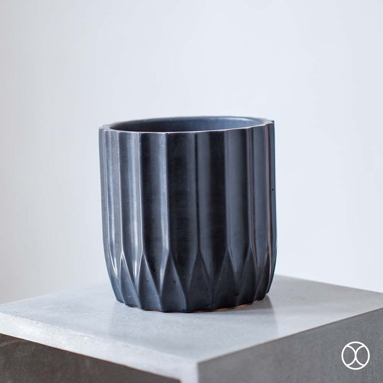 Concreate Alexa Planters Black